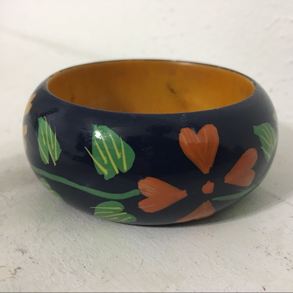 Vintage Beautiful Floral Wooded Bangle - Picture 5 of 8